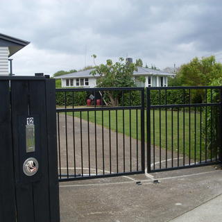 Swing gates